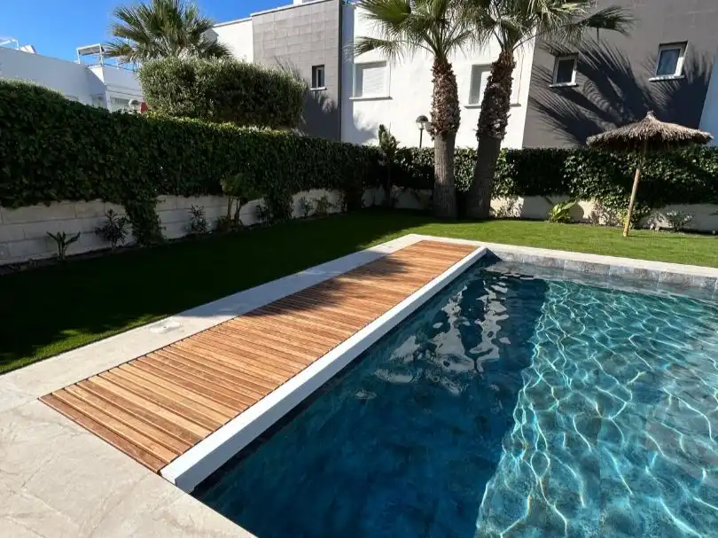 Schwimmbecken von Wohnung zum Verkauf in Torrevieja mit Klimaanlage, Terrasse und Schwimmbad