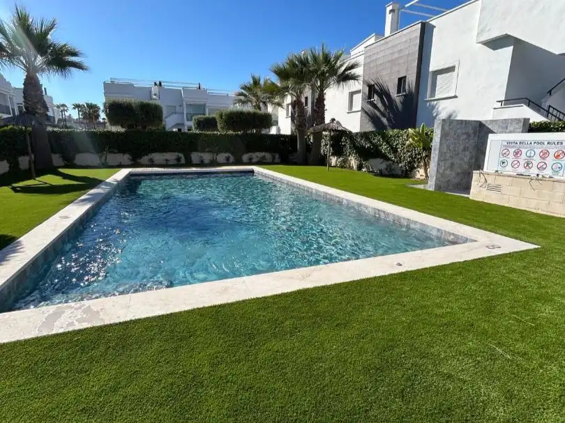 Schwimmbecken von Wohnung zum Verkauf in Torrevieja mit Klimaanlage, Terrasse und Schwimmbad