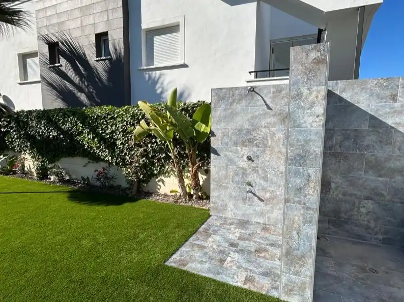 Garten von Wohnung zum Verkauf in Torrevieja mit Klimaanlage, Terrasse und Schwimmbad