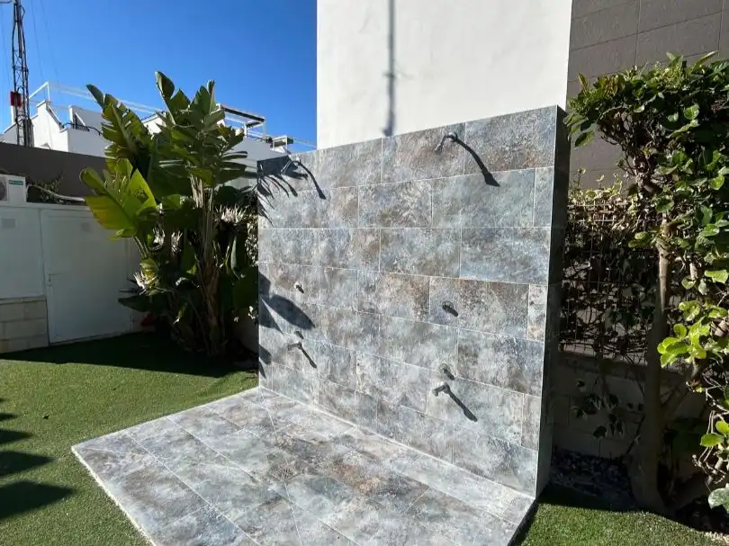 Badezimmer von Wohnung zum Verkauf in Torrevieja mit Klimaanlage, Terrasse und Schwimmbad