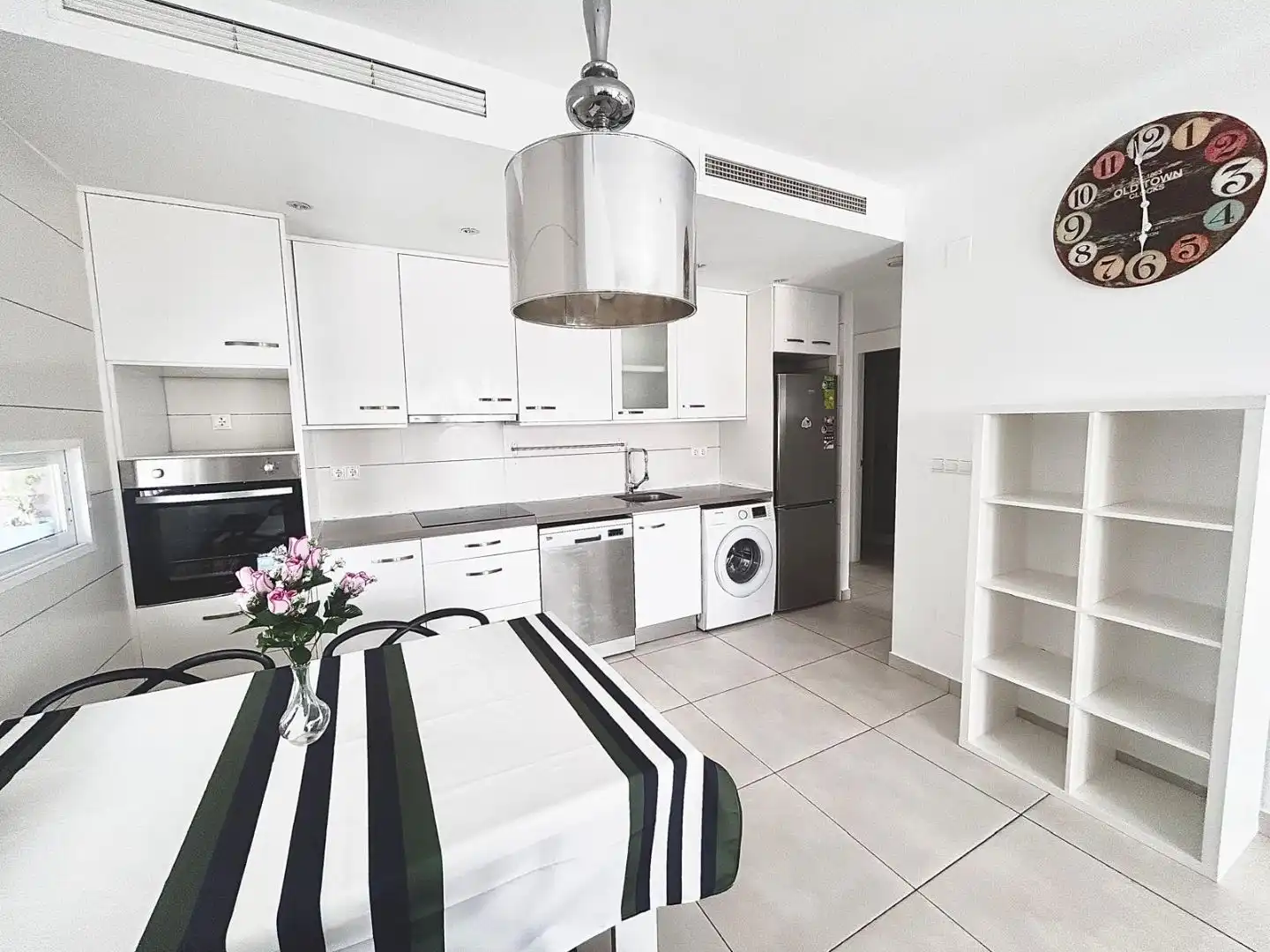 Küche von Wohnung zum Verkauf in Torrevieja mit Klimaanlage, Terrasse und Schwimmbad