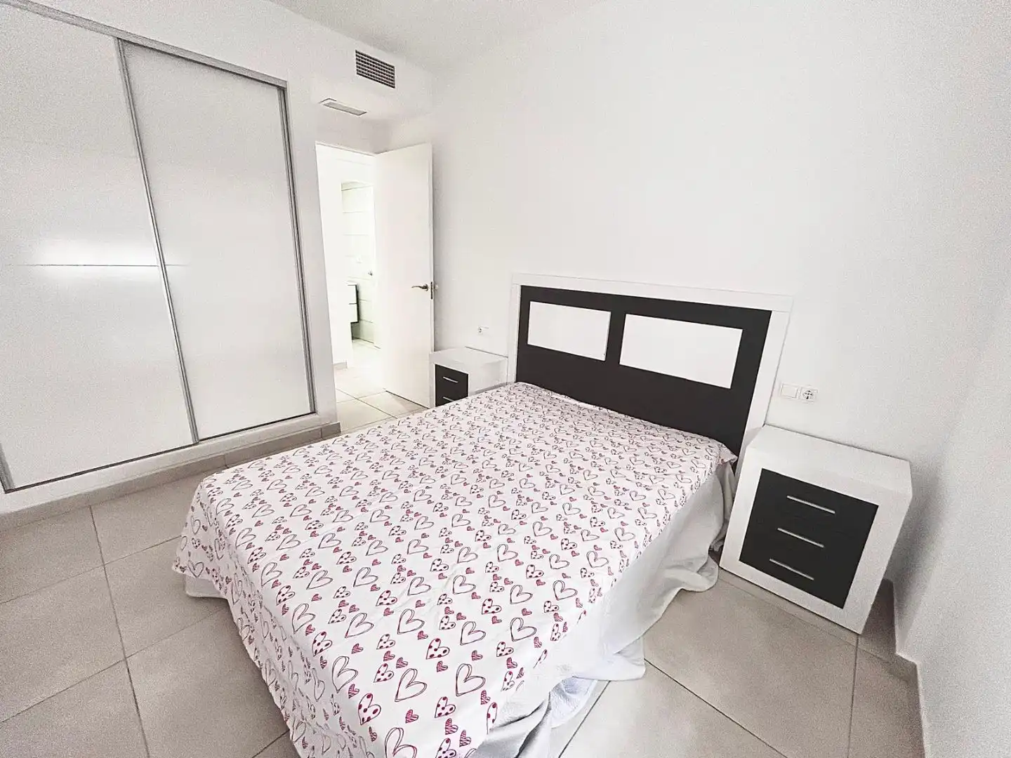 Schlafzimmer von Wohnung zum Verkauf in Torrevieja mit Klimaanlage, Terrasse und Schwimmbad