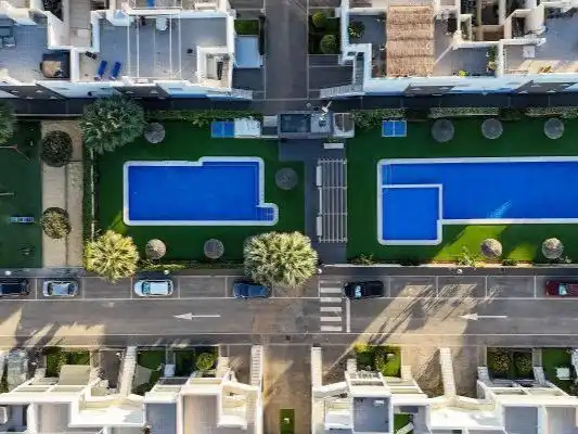 Schwimmbecken von Wohnung zum Verkauf in Torrevieja mit Klimaanlage, Terrasse und Schwimmbad
