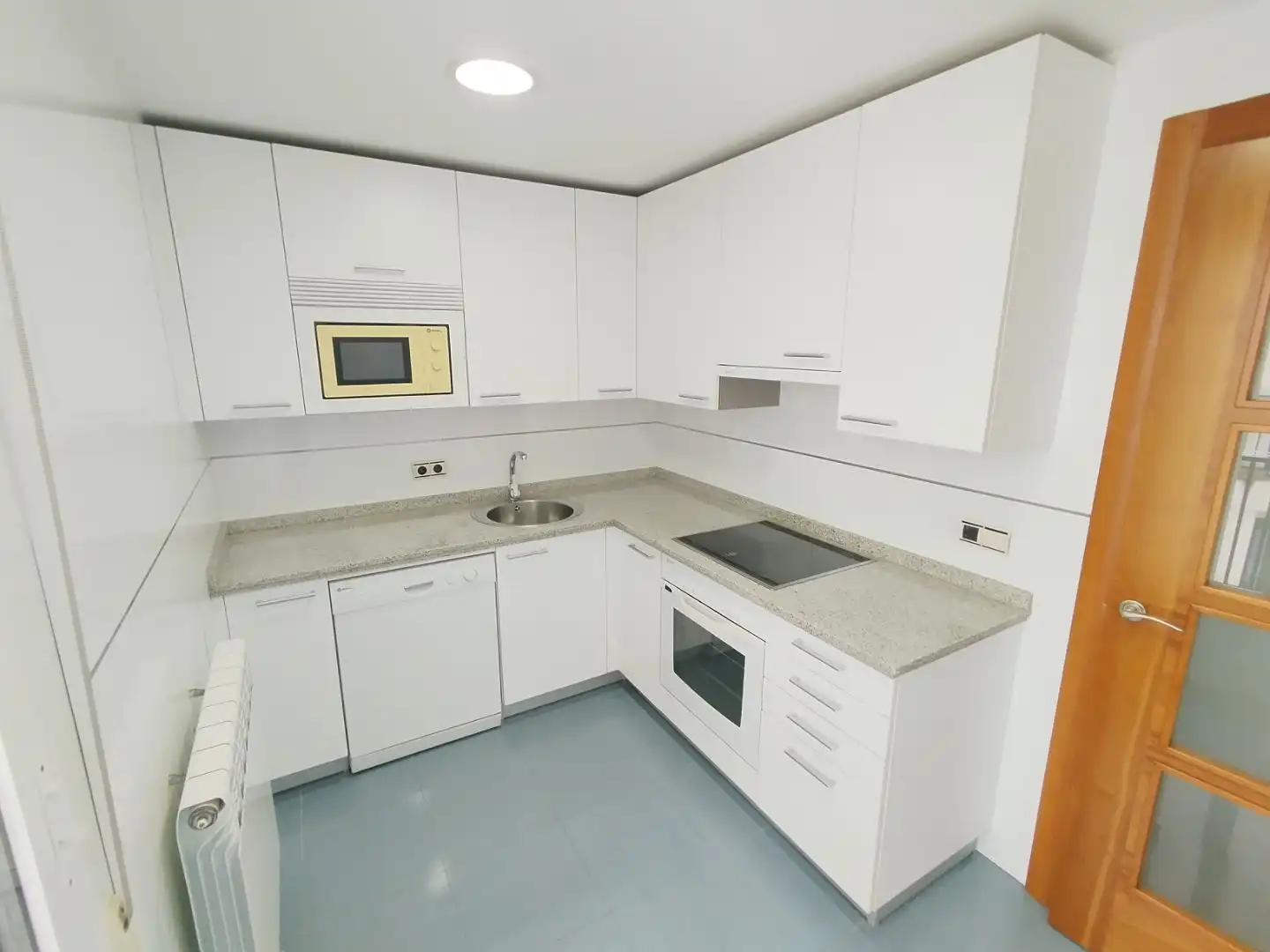 Flat for rent in Calle Federico de Onís, 48, Salamanca Capital Kitchen of Flat for rent in Salamanca Capital with Balcony
