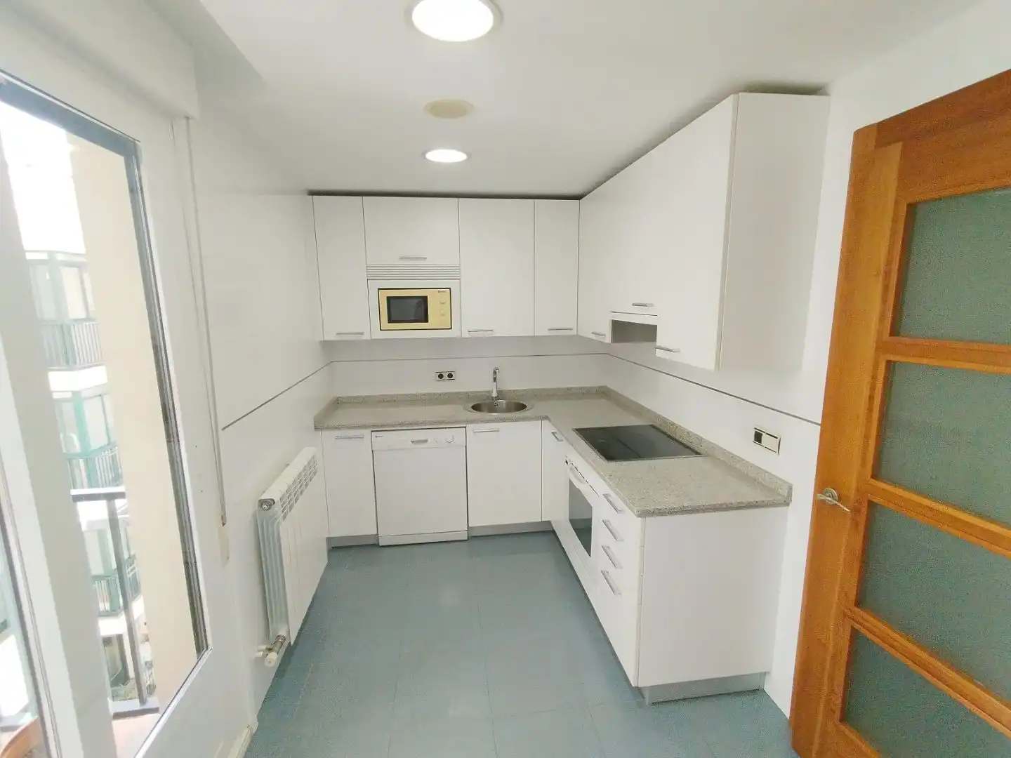 Flat for rent in Calle Federico de Onís, 48, Salamanca Capital Kitchen of Flat for rent in Salamanca Capital with Balcony