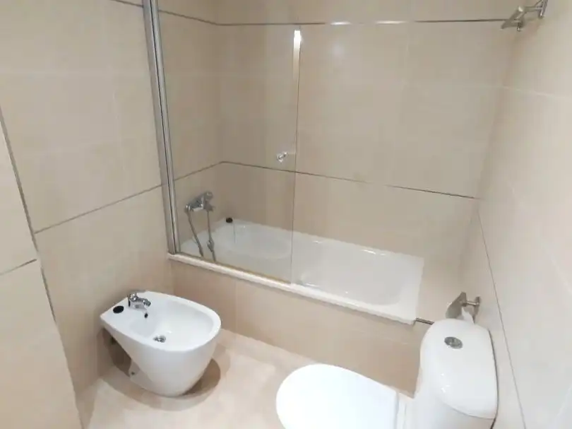 Flat for rent in Calle Federico de Onís, 48, Salamanca Capital Bathroom of Flat for rent in Salamanca Capital with Balcony