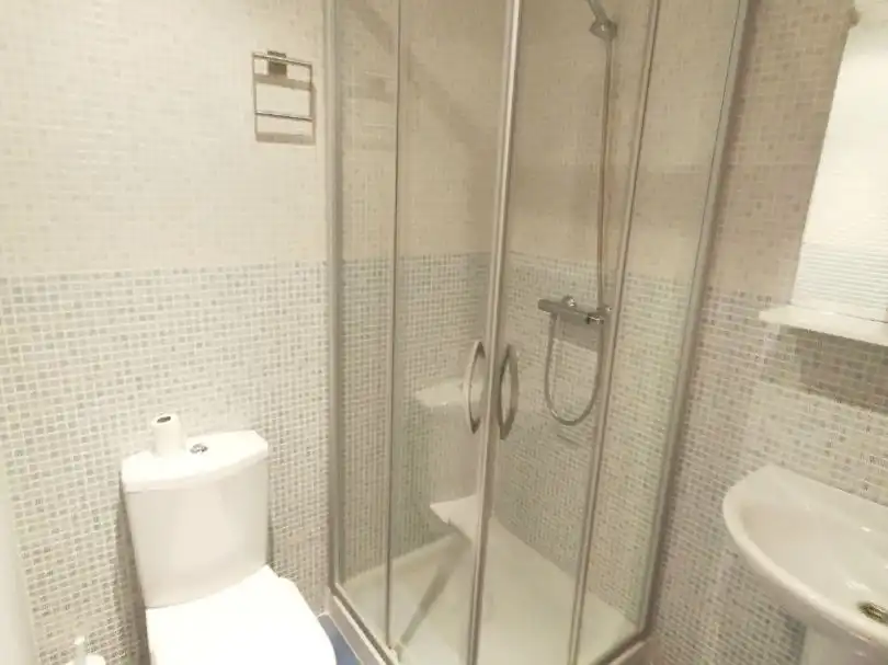 Flat for rent in Calle Federico de Onís, 48, Salamanca Capital Bathroom of Flat for rent in Salamanca Capital with Balcony