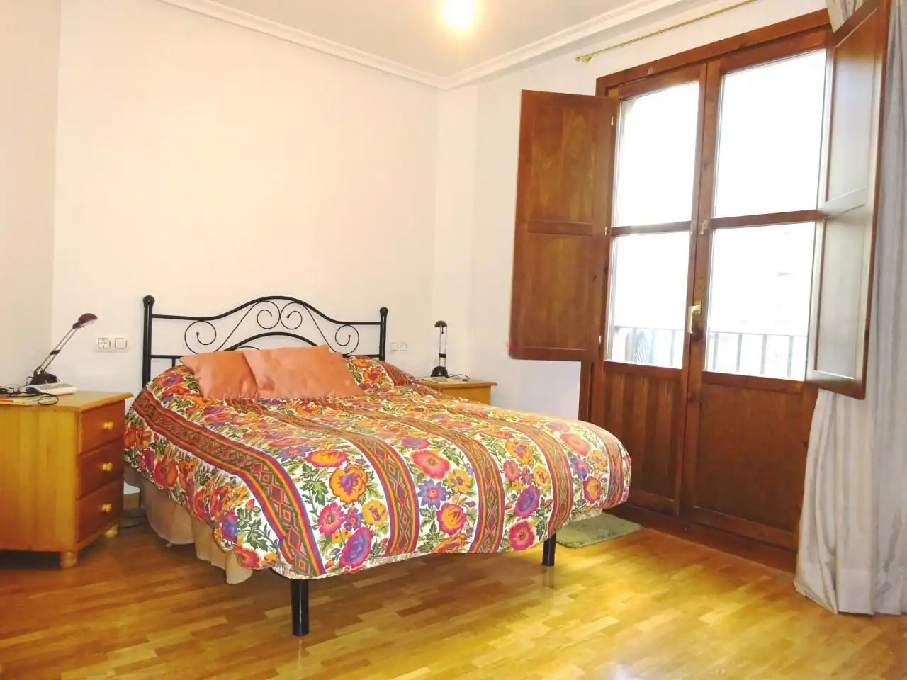 Pis de lloguer a Calle Ramiro III, 9, Casco Antiguo Dormitori de Pis de lloguer en León Capital amb Calefacció, Parquet i Moblat