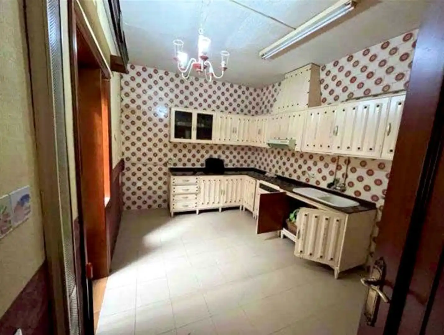 Casa adosada en venta en Calle Comendador Girón, 12, Bolaños de Calatrava Cocina de Casa adosada en venta en Bolaños de Calatrava con Aire acondicionado, Calefacción y Parquet
