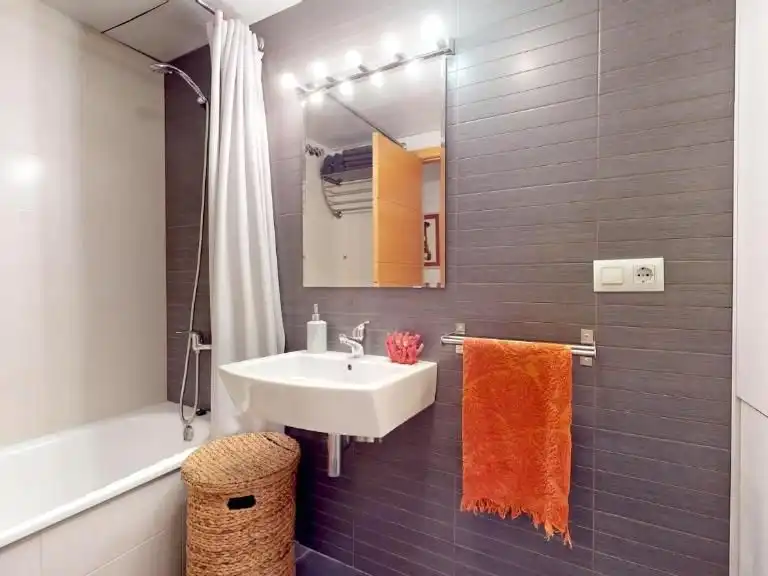 Wohnung zum Verkauf in Calle Hinojo, 18, Sta. Marina - San Andrés - San Pablo - San Lorenzo Badezimmer von Wohnung zum Verkauf in Córdoba Capital mit Klimaanlage