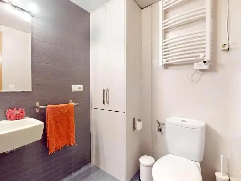 Wohnung zum Verkauf in Calle Hinojo, 18, Sta. Marina - San Andrés - San Pablo - San Lorenzo Badezimmer von Wohnung zum Verkauf in Córdoba Capital mit Klimaanlage
