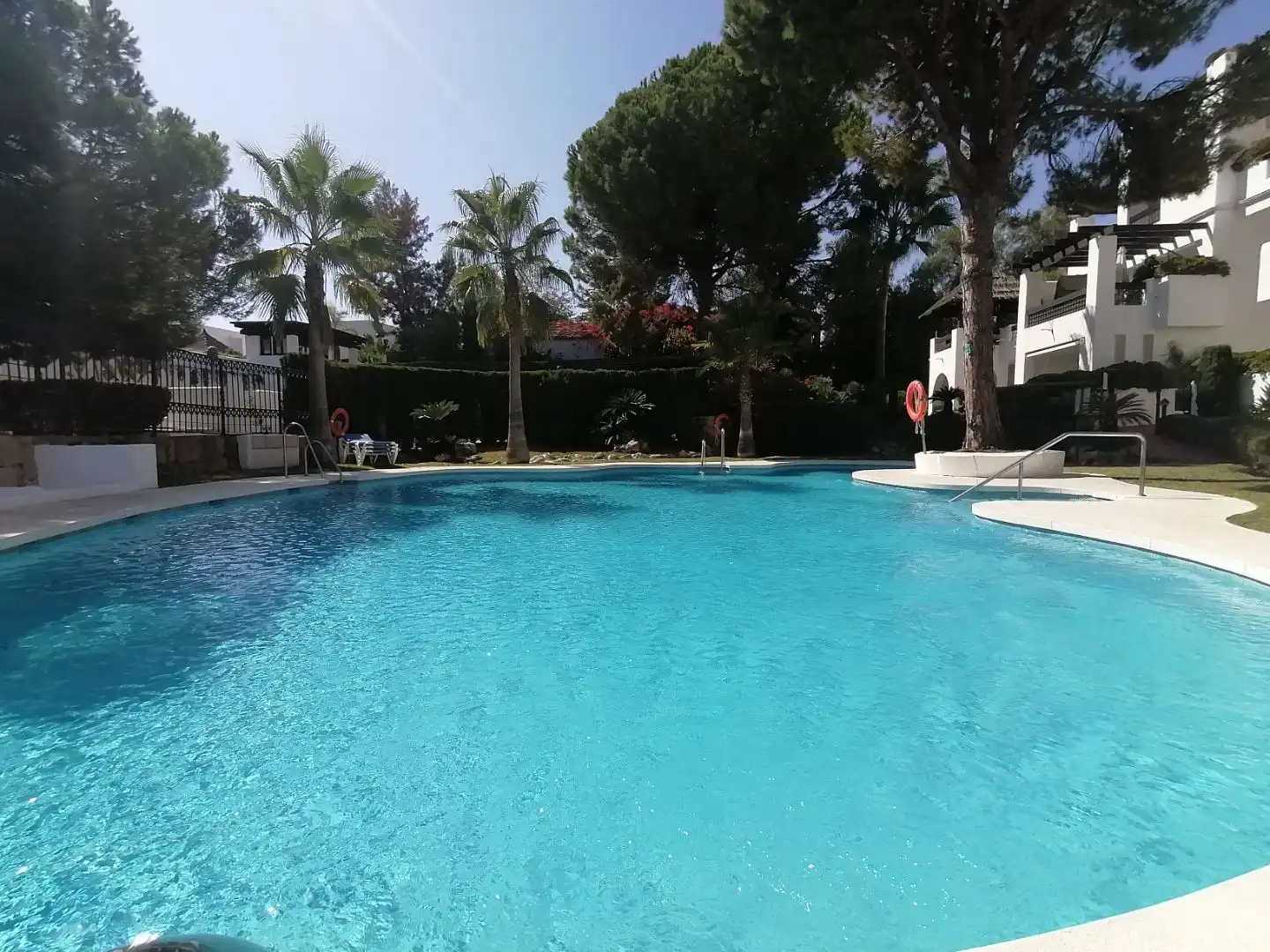 Piso en venta en Calle Incosol, 40, Río Real Piscina de Piso en venta en Marbella con Aire acondicionado, Calefacción y Terraza
