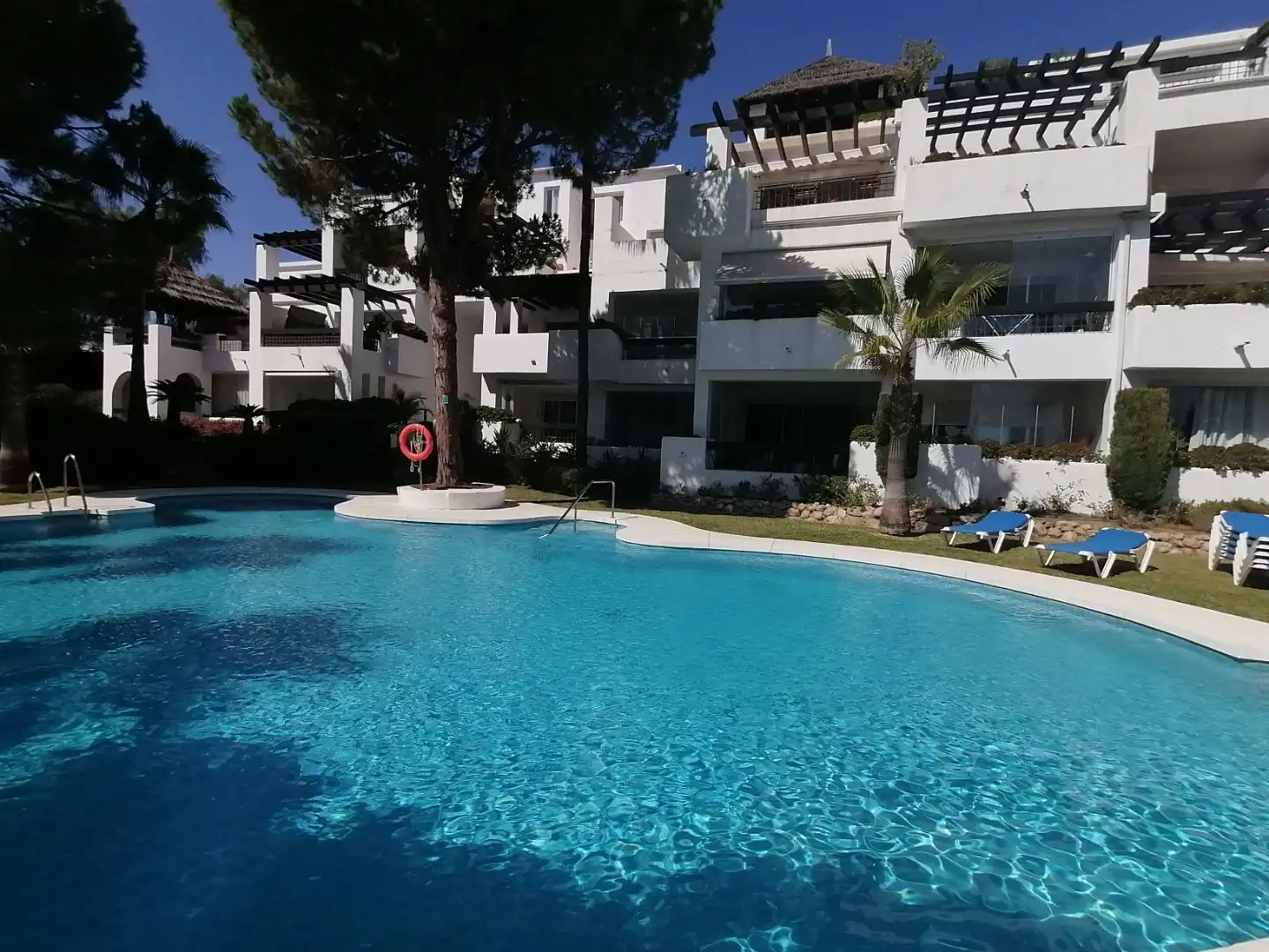 Piso en venta en Calle Incosol, 40, Río Real Piscina de Piso en venta en Marbella con Aire acondicionado, Calefacción y Terraza