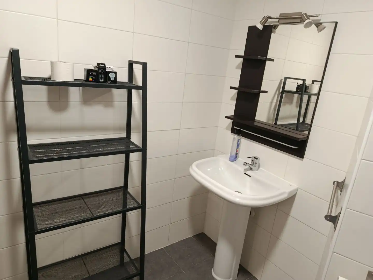 Baño de Apartamento de alquiler en Almansa con Aire acondicionado, Calefacción y Parquet