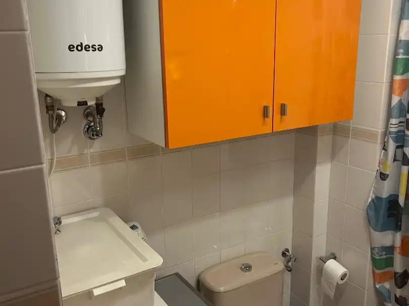 Bany de Estudi en venda en  Madrid Capital amb Aire condicionat i Piscina