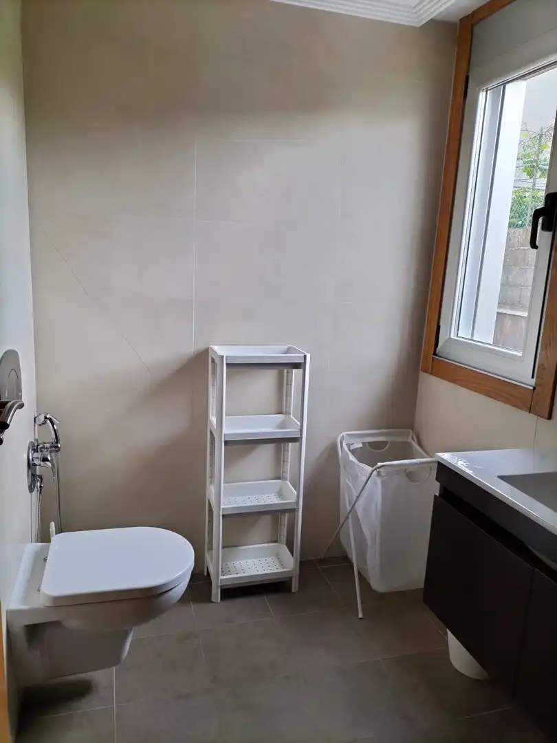 Ground floor for sale in Lugar Vinquiño, 25, Sanxenxo pueblo Bathroom of Ground floor for sale in Sanxenxo with Private garden, Parquet flooring and Terrace
