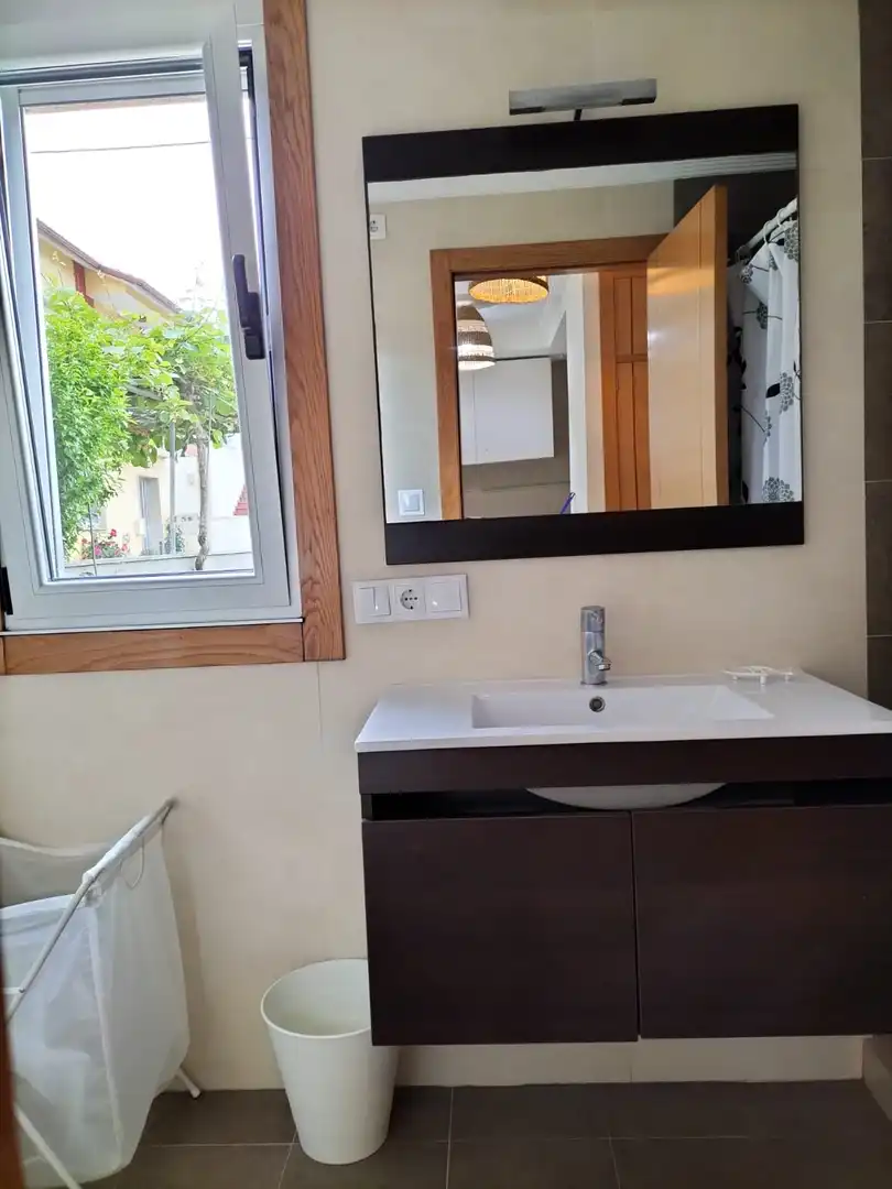 Ground floor for sale in Lugar Vinquiño, 25, Sanxenxo pueblo Bathroom of Ground floor for sale in Sanxenxo with Private garden, Parquet flooring and Terrace