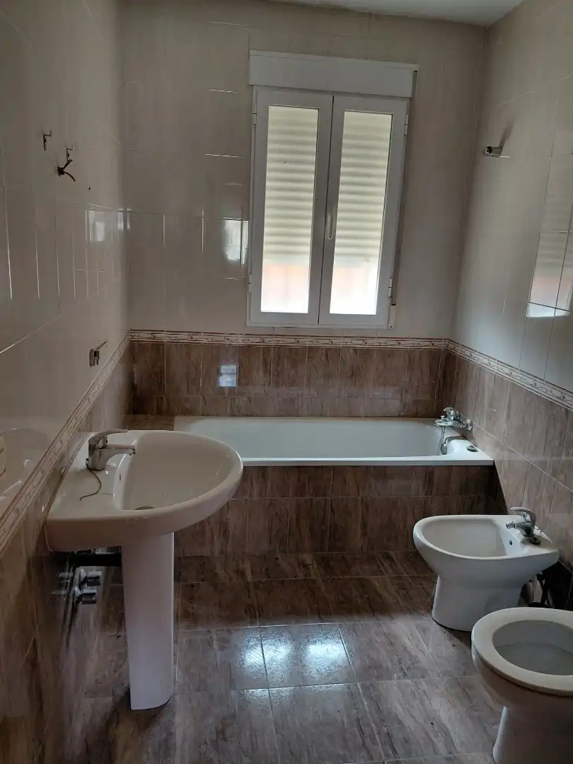 Bathroom of Houses for sale in Campillo de Altobuey
