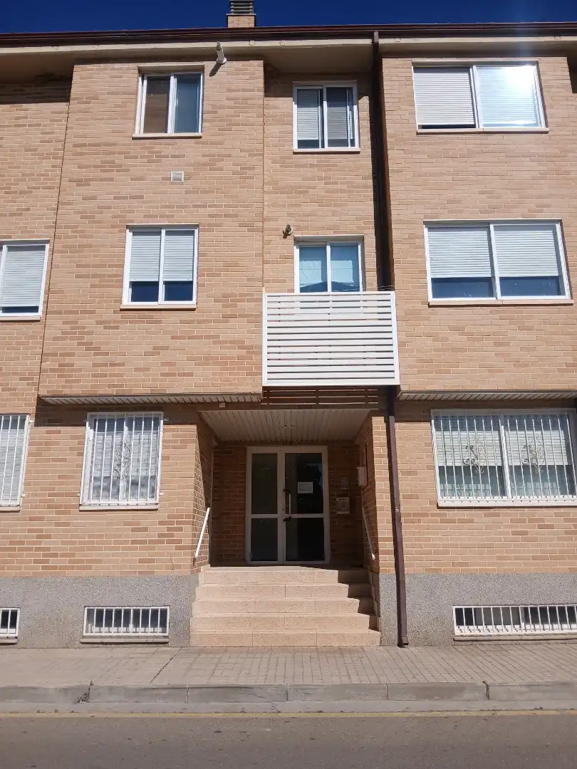 Vista exterior de Piso en venta en María de Huerva con Calefacción, Terraza y Horno