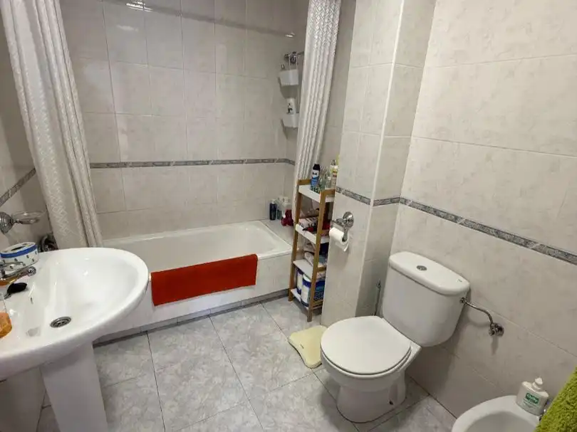 Dachboden zum Verkauf in Rúa Xohán Xesús González, 24, Cuntis Badezimmer von Dachboden zum Verkauf in Cuntis mit Heizung, Parkett und Möbliert