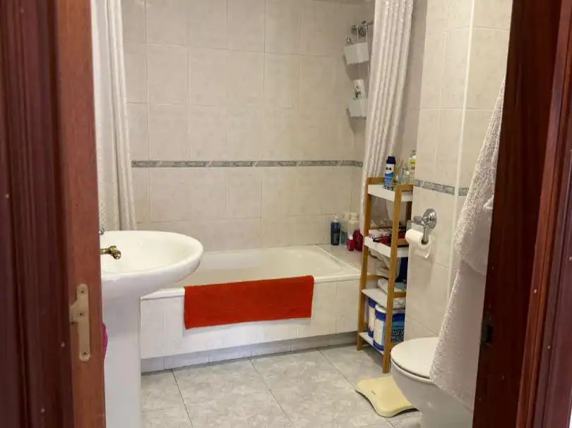 Dachboden zum Verkauf in Rúa Xohán Xesús González, 24, Cuntis Badezimmer von Dachboden zum Verkauf in Cuntis mit Heizung, Parkett und Möbliert