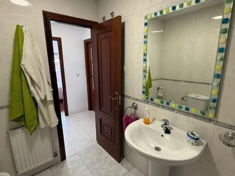 Dachboden zum Verkauf in Rúa Xohán Xesús González, 24, Cuntis Badezimmer von Dachboden zum Verkauf in Cuntis mit Heizung, Parkett und Möbliert