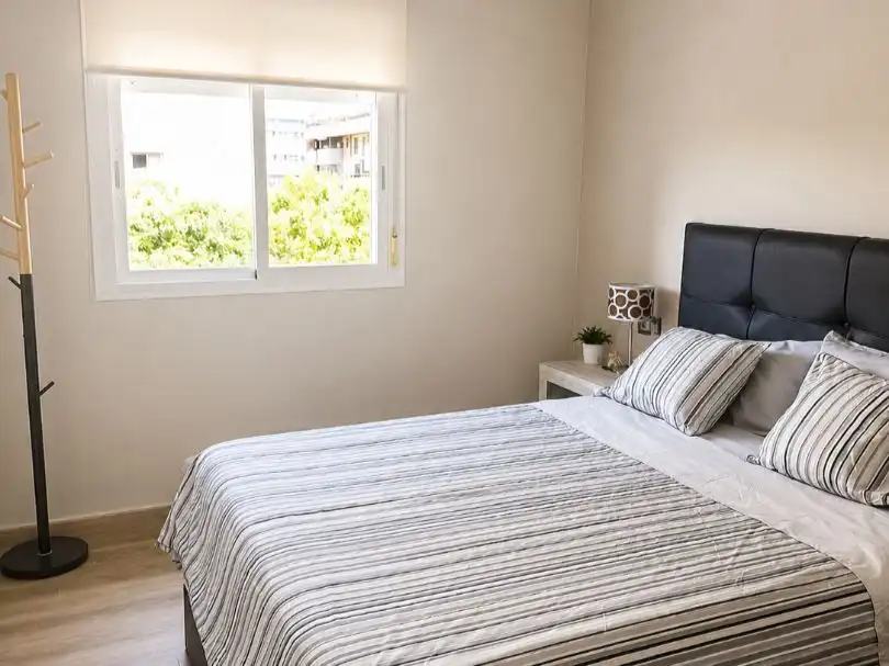 Schlafzimmer von Wohnungen zur Miete in Málaga mit Klimaanlage, Heizung und Privatgarten
