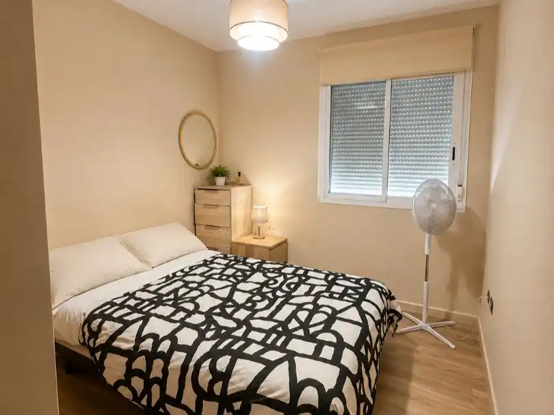 Schlafzimmer von Wohnungen zur Miete in Málaga mit Klimaanlage, Heizung und Privatgarten