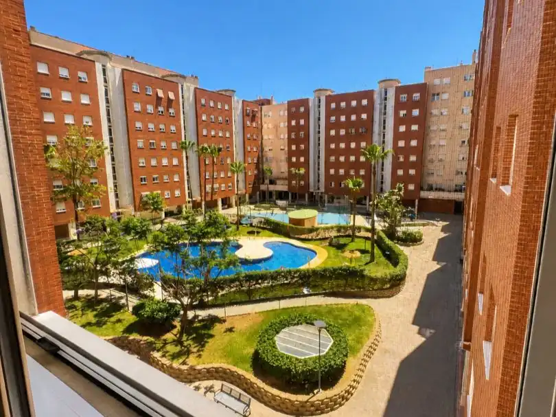 Außenansicht von Wohnungen zur Miete in Málaga mit Klimaanlage, Heizung und Privatgarten