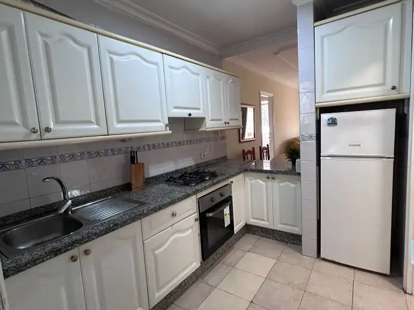 Wohnung zur Miete in Calle Galicia, 5, Torviscas Centro y Alto Küche von Wohnung zur Miete in Adeje mit Terrasse, Schwimmbad und Balkon