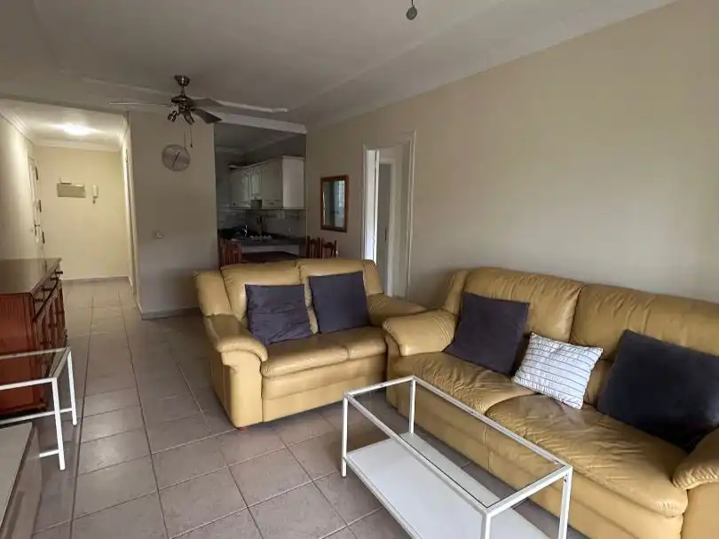 Wohnung zur Miete in Calle Galicia, 5, Torviscas Centro y Alto Wohnzimmer von Wohnung zur Miete in Adeje mit Terrasse, Schwimmbad und Balkon