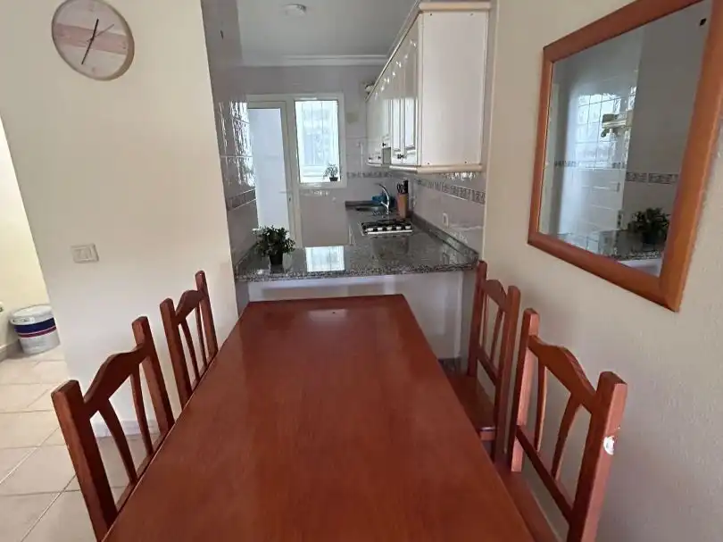 Wohnung zur Miete in Calle Galicia, 5, Torviscas Centro y Alto Esszimmer von Wohnung zur Miete in Adeje mit Terrasse, Schwimmbad und Balkon