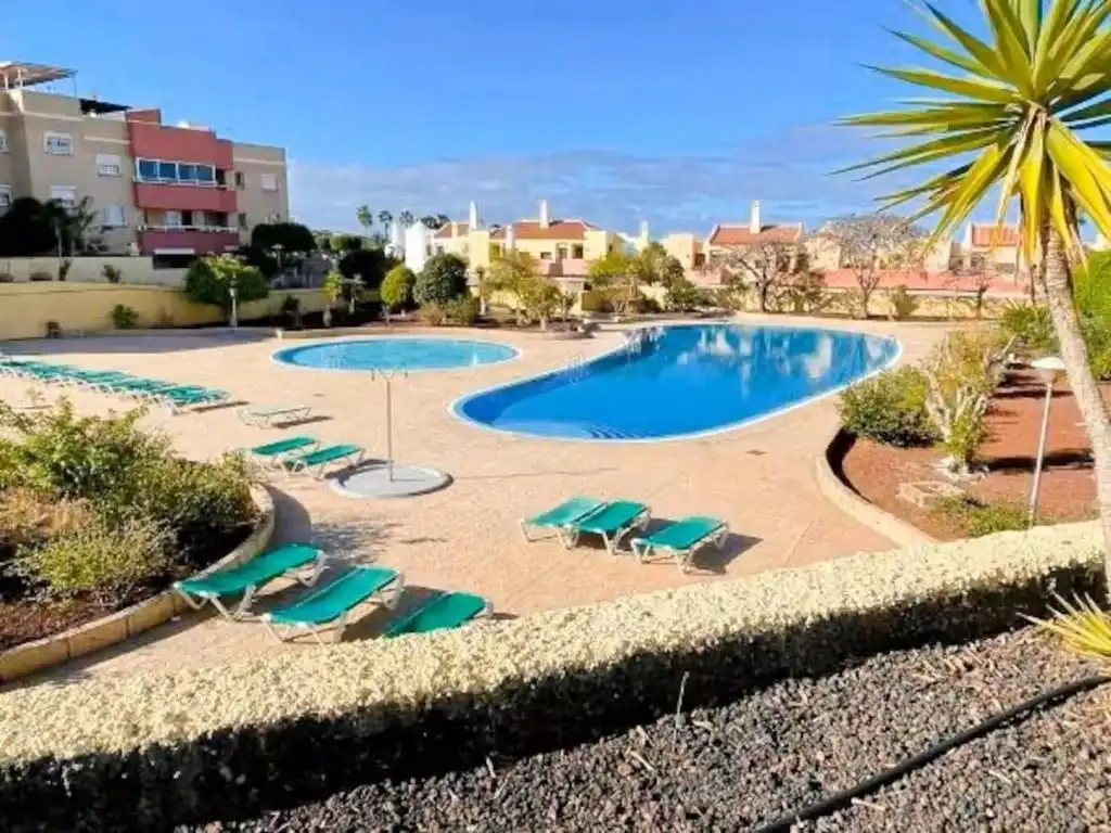Wohnung zur Miete in Calle Galicia, 5, Torviscas Centro y Alto Schwimmbecken von Wohnung zur Miete in Adeje mit Terrasse, Schwimmbad und Balkon