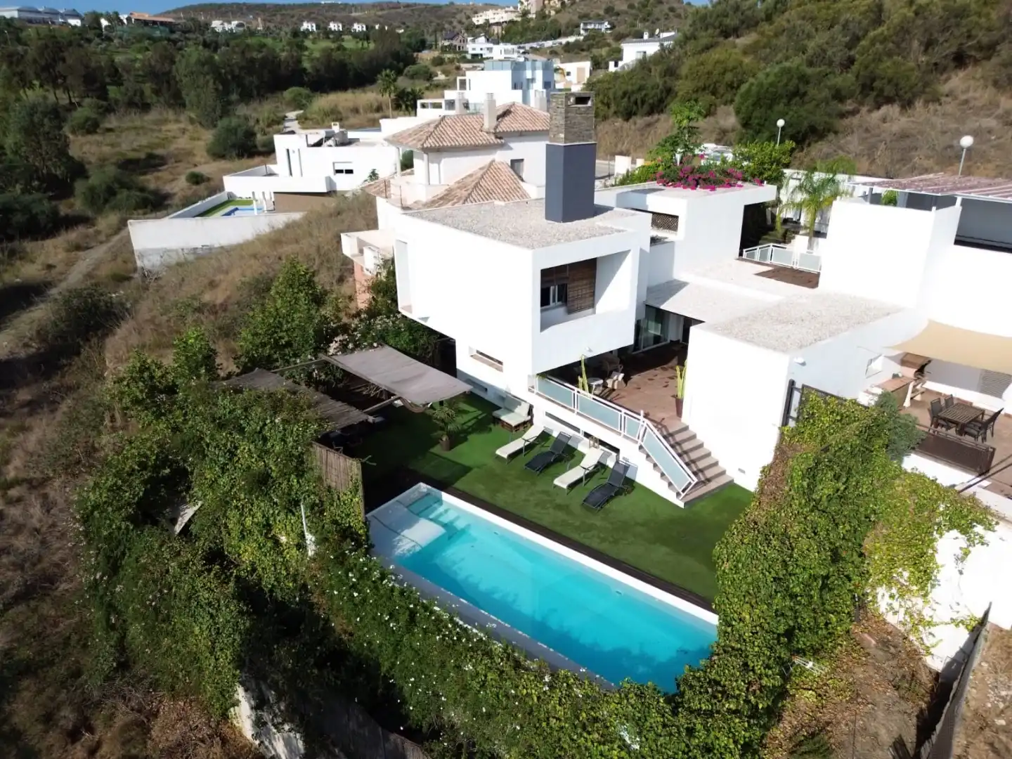 Casa o chalet de alquiler en Arrabal Sector 23, 33, Hipódromo - Cerrado del Águila Vista exterior de Casa o chalet de alquiler en Mijas con Aire acondicionado, Calefacción y Jardín privado