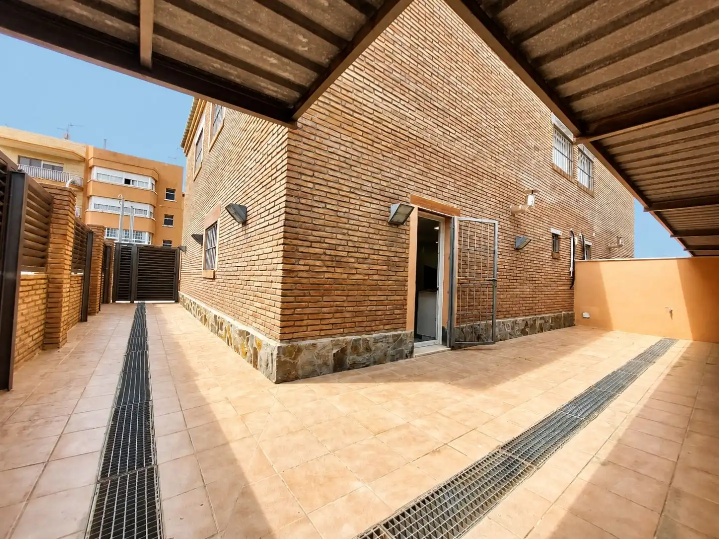 Pis en venda a Carrer Jaume Rafel, 7, Calafell Poble Vista exterior de Pis en venda en Calafell amb Parquet i Terrassa