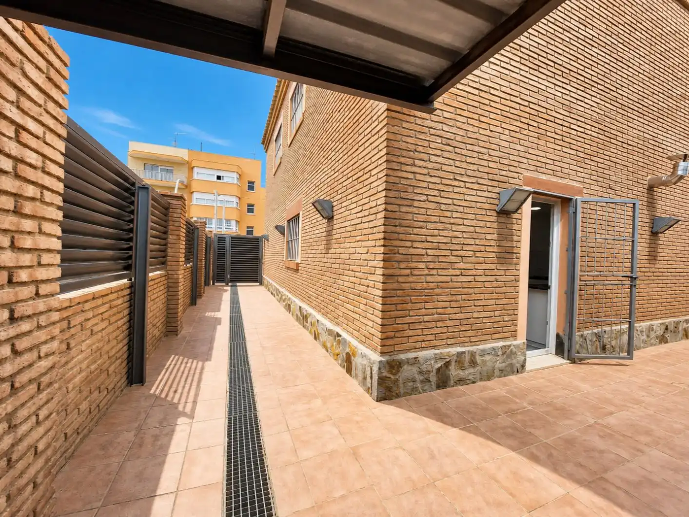 Pis en venda a Carrer Jaume Rafel, 7, Calafell Poble Vista exterior de Pis en venda en Calafell amb Parquet i Terrassa