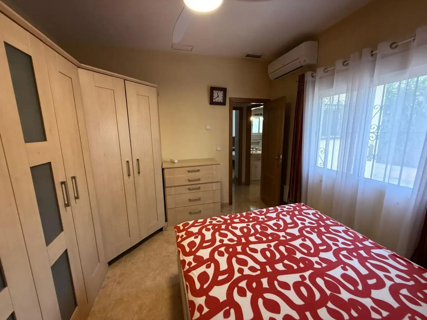 Casa o chalet en venta en Camino de la Torre Los Pavos, 81, Catral Habitación de Casa o chalet en venta en Catral con Aire acondicionado, Terraza y Piscina