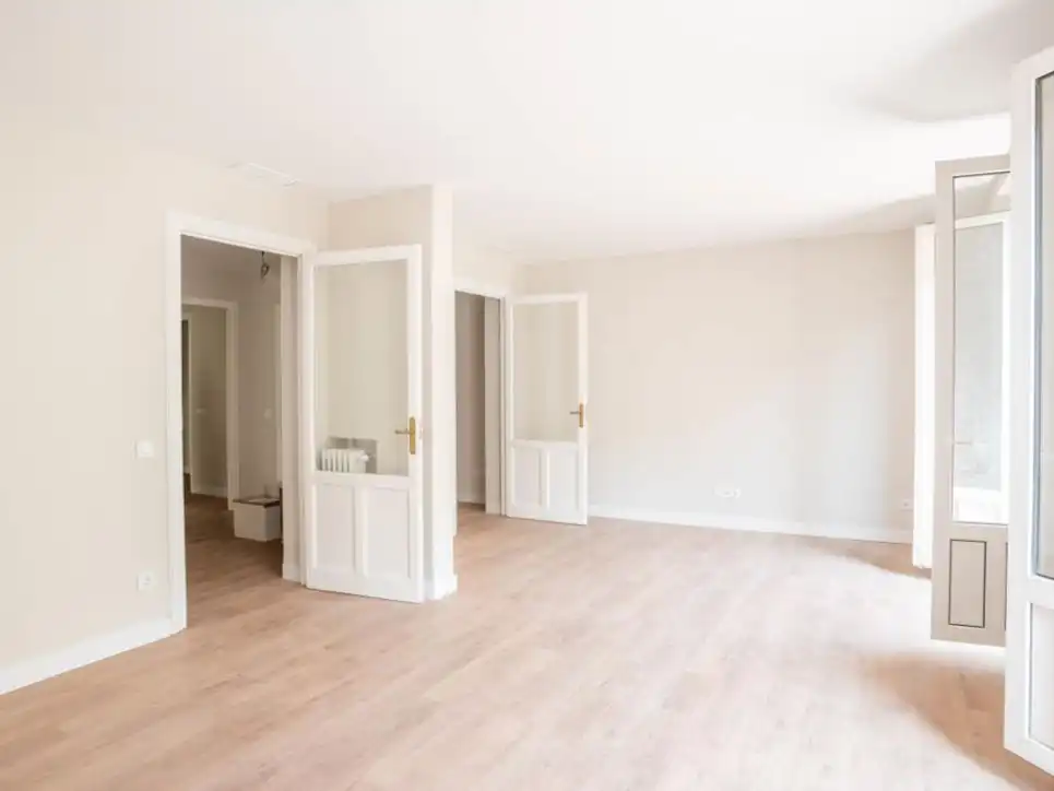 Flat for rent in  Madrid Capital  with Air Conditioner and Balcony