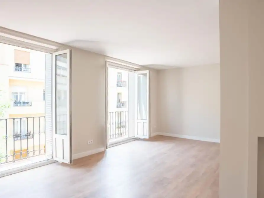 Living room of Flat for rent in  Madrid Capital  with Air Conditioner and Balcony