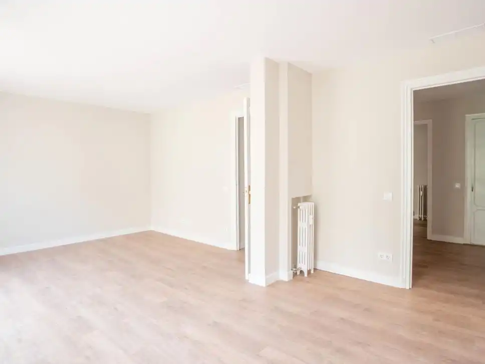 Flat for rent in  Madrid Capital  with Air Conditioner and Balcony