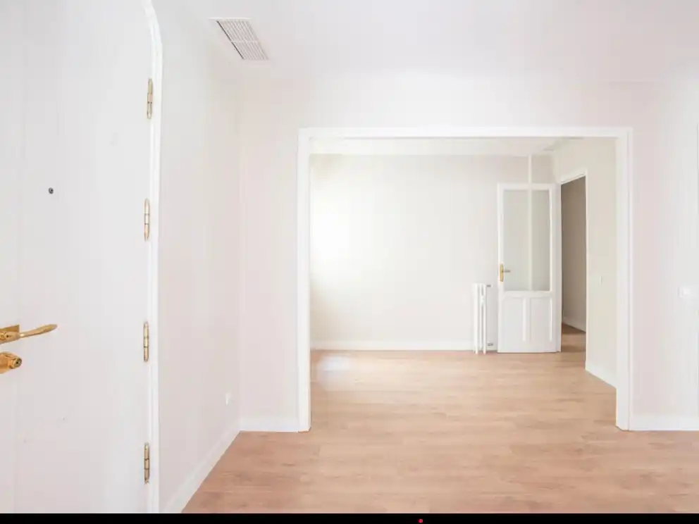 Flat for rent in  Madrid Capital  with Air Conditioner and Balcony