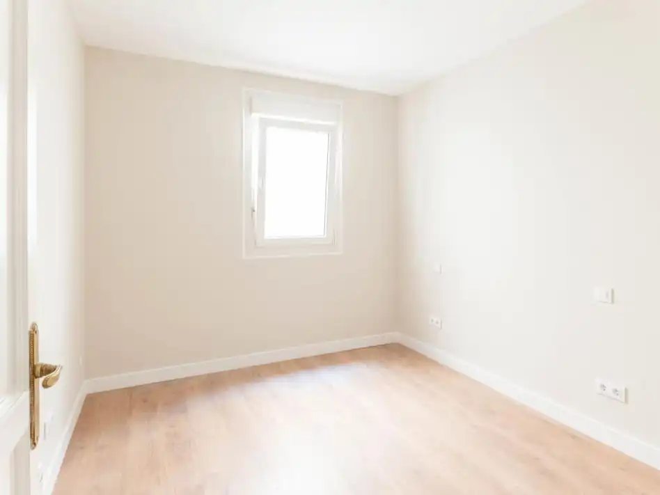 Bedroom of Flat for rent in  Madrid Capital  with Air Conditioner and Balcony