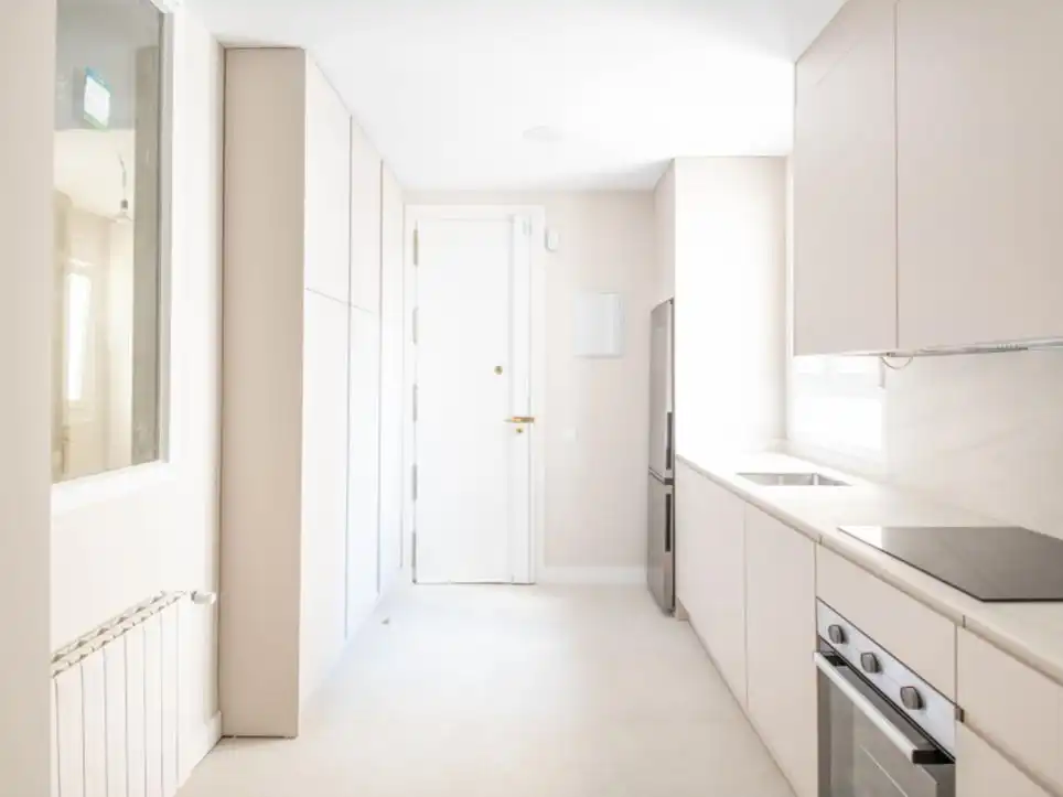 Kitchen of Flat for rent in  Madrid Capital  with Air Conditioner and Balcony