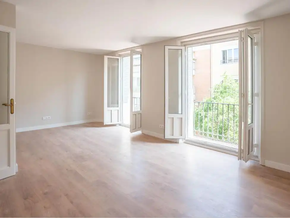 Living room of Flat for rent in  Madrid Capital  with Air Conditioner and Balcony