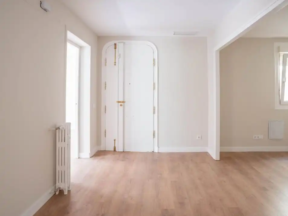 Flat for rent in  Madrid Capital  with Air Conditioner and Balcony