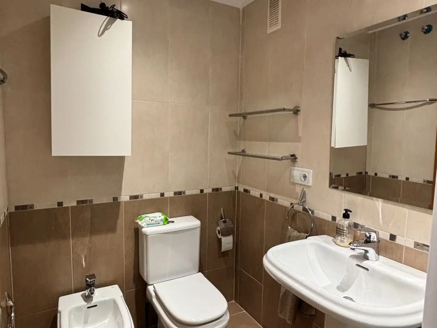 Wohnung zur Miete in Calle Los Magnolios, 29, Llanera Badezimmer von Wohnung zur Miete in Llanera mit Schwimmbad