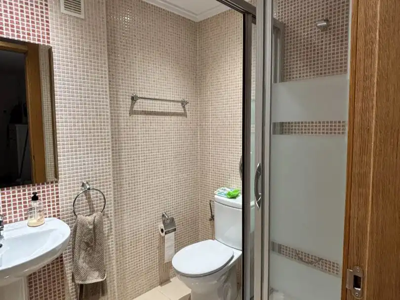 Wohnung zur Miete in Calle Los Magnolios, 29, Llanera Badezimmer von Wohnung zur Miete in Llanera mit Schwimmbad