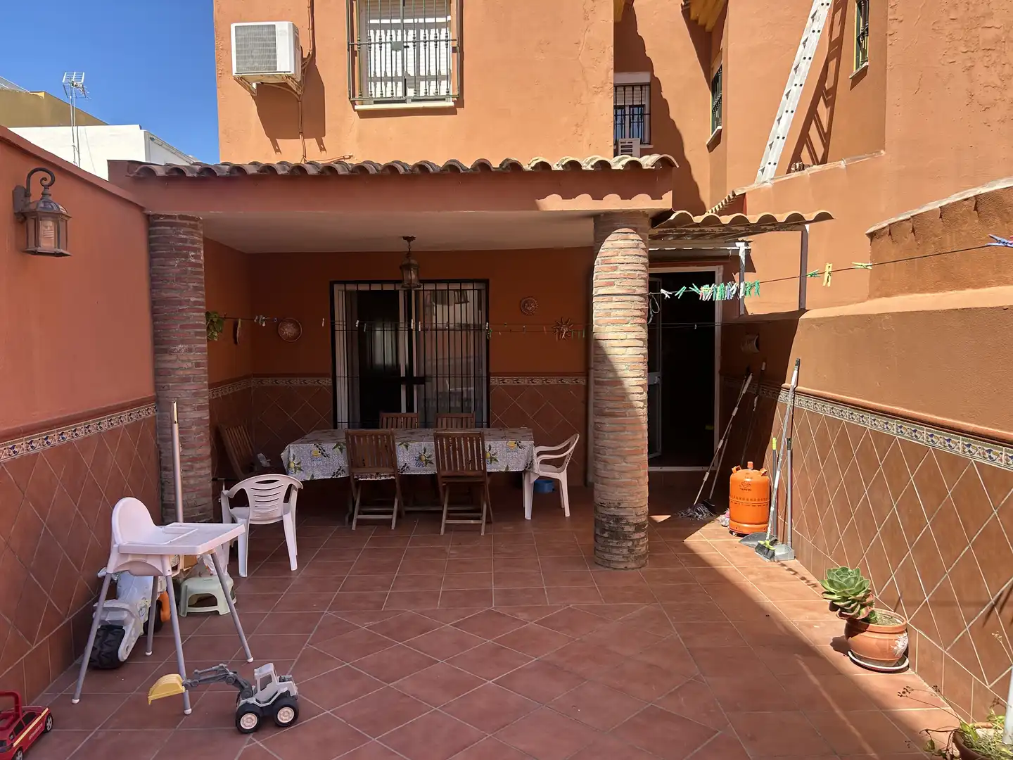 Casa adosada en venda a Calle el Bosque, 5, Pescadores - Saladillo Terrassa de Casa adosada en venda en Algeciras amb Aire condicionat, Terrassa i Balcó