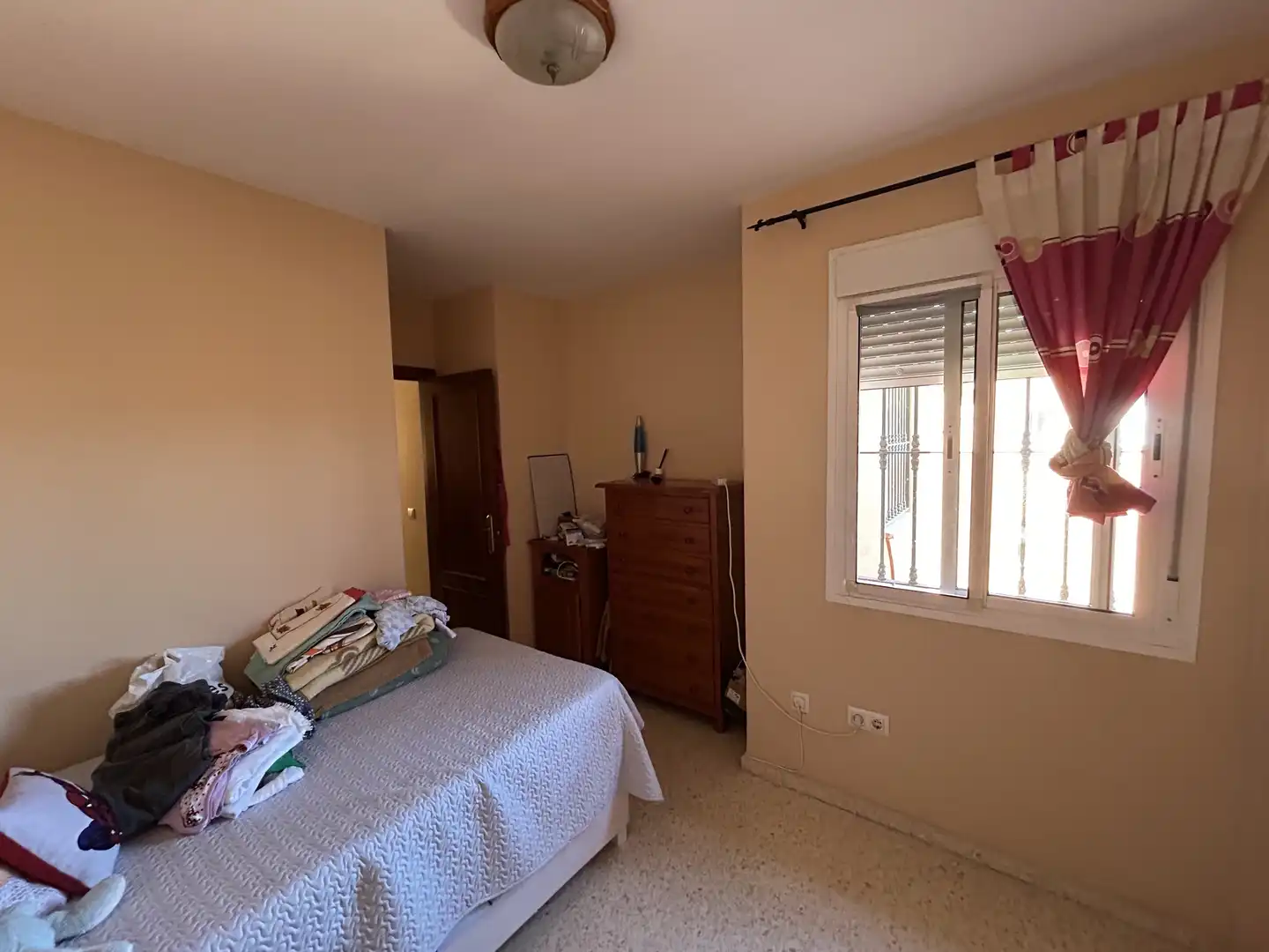 Casa adosada en venda a Calle el Bosque, 5, Pescadores - Saladillo Dormitori de Casa adosada en venda en Algeciras amb Aire condicionat, Terrassa i Balcó
