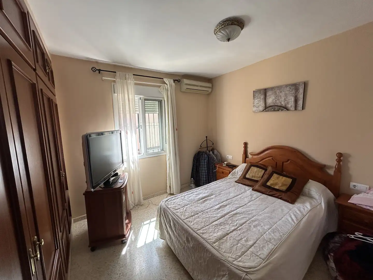 Casa adosada en venda a Calle el Bosque, 5, Pescadores - Saladillo Dormitori de Casa adosada en venda en Algeciras amb Aire condicionat, Terrassa i Balcó